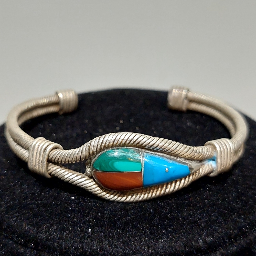 Antique Mexican 925 cuff bracelet inlaid with turquoise malachite & coral stones